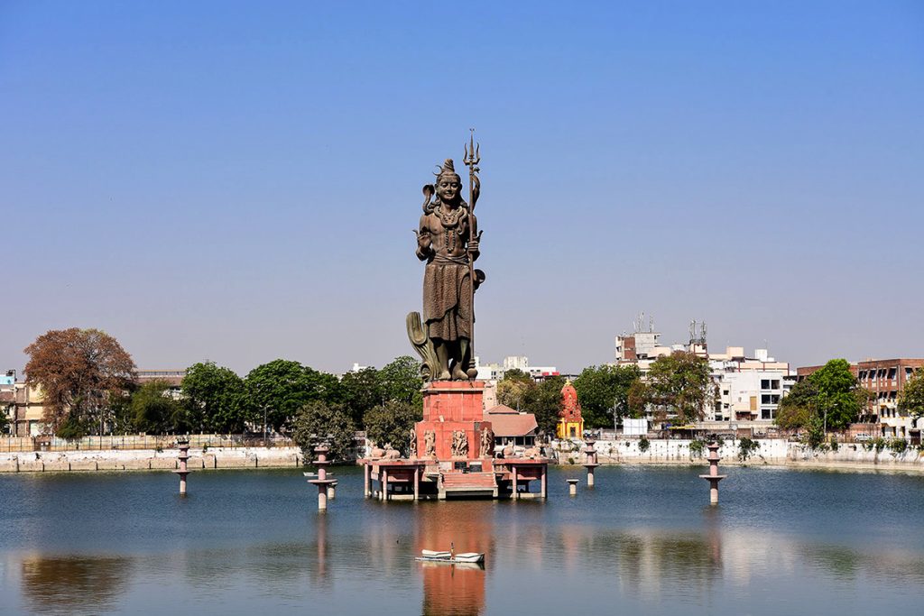 Udaipur to vadodara taxi | sursagar-lake | Taxigroups | Udaipur